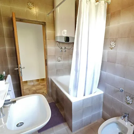 Apartment Jole - A4 -two Bedrooms - Close To The Center